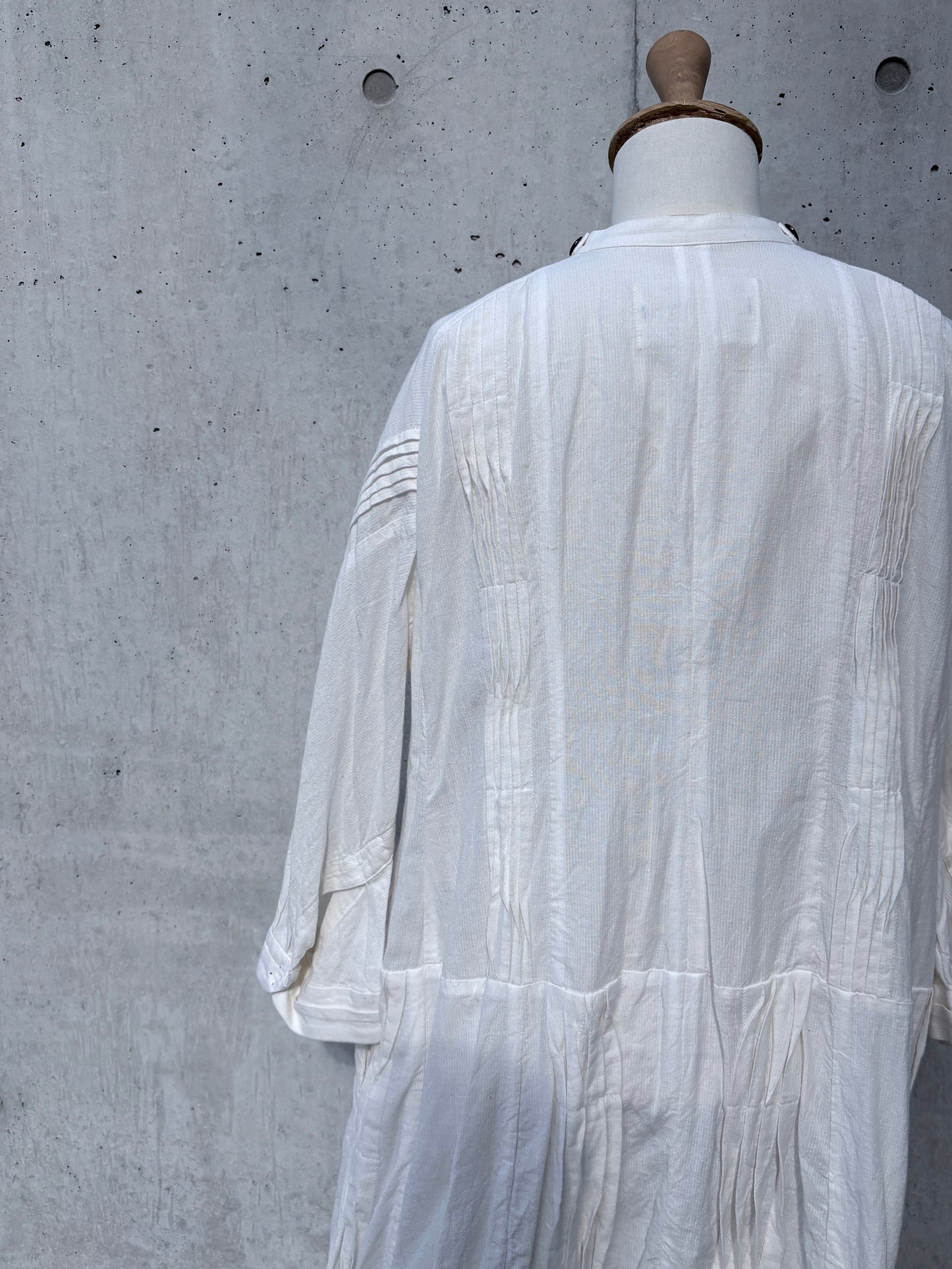 tuck one-piece K209 SIC white
