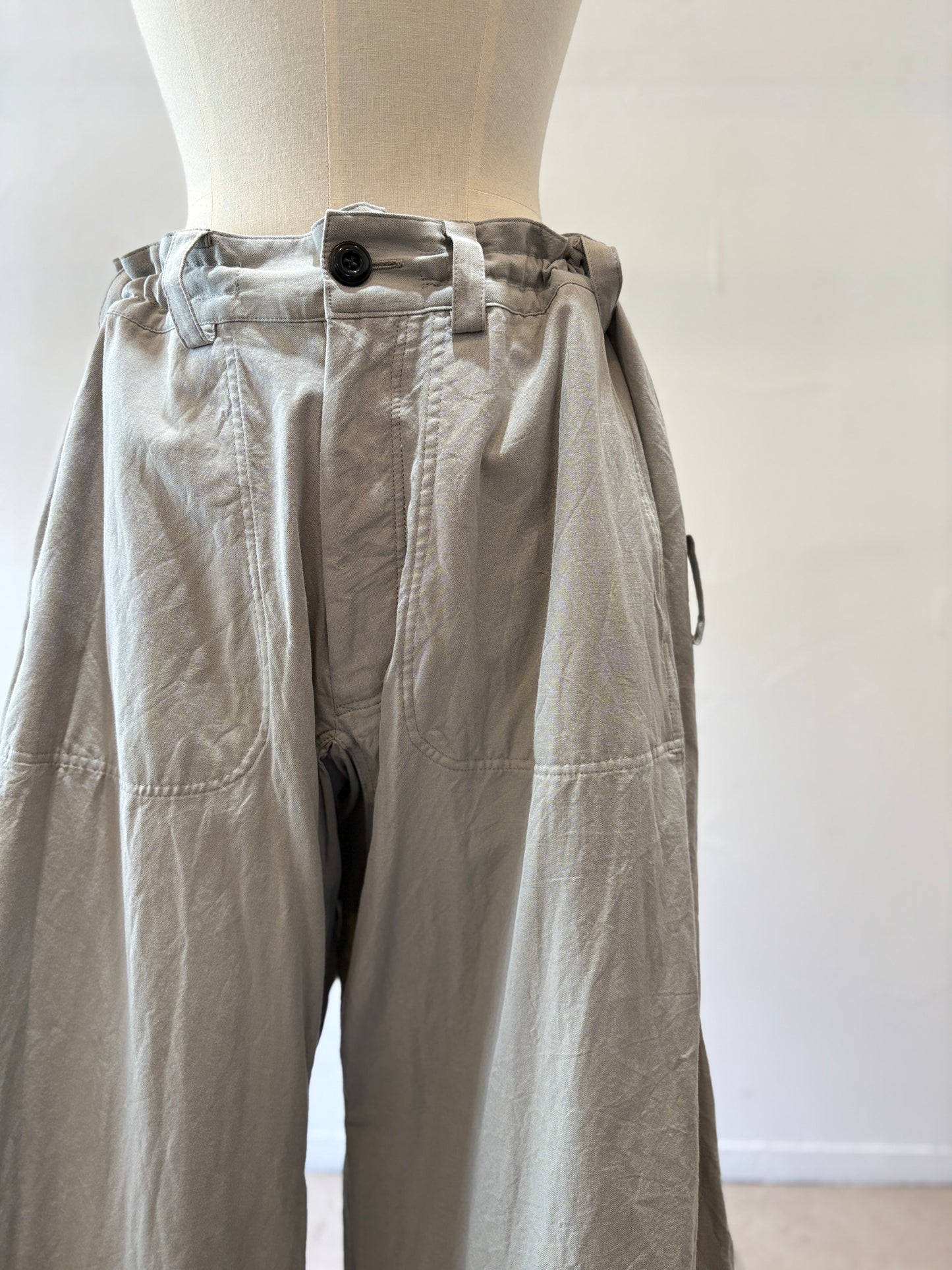 wide pants K704 SIC light gray