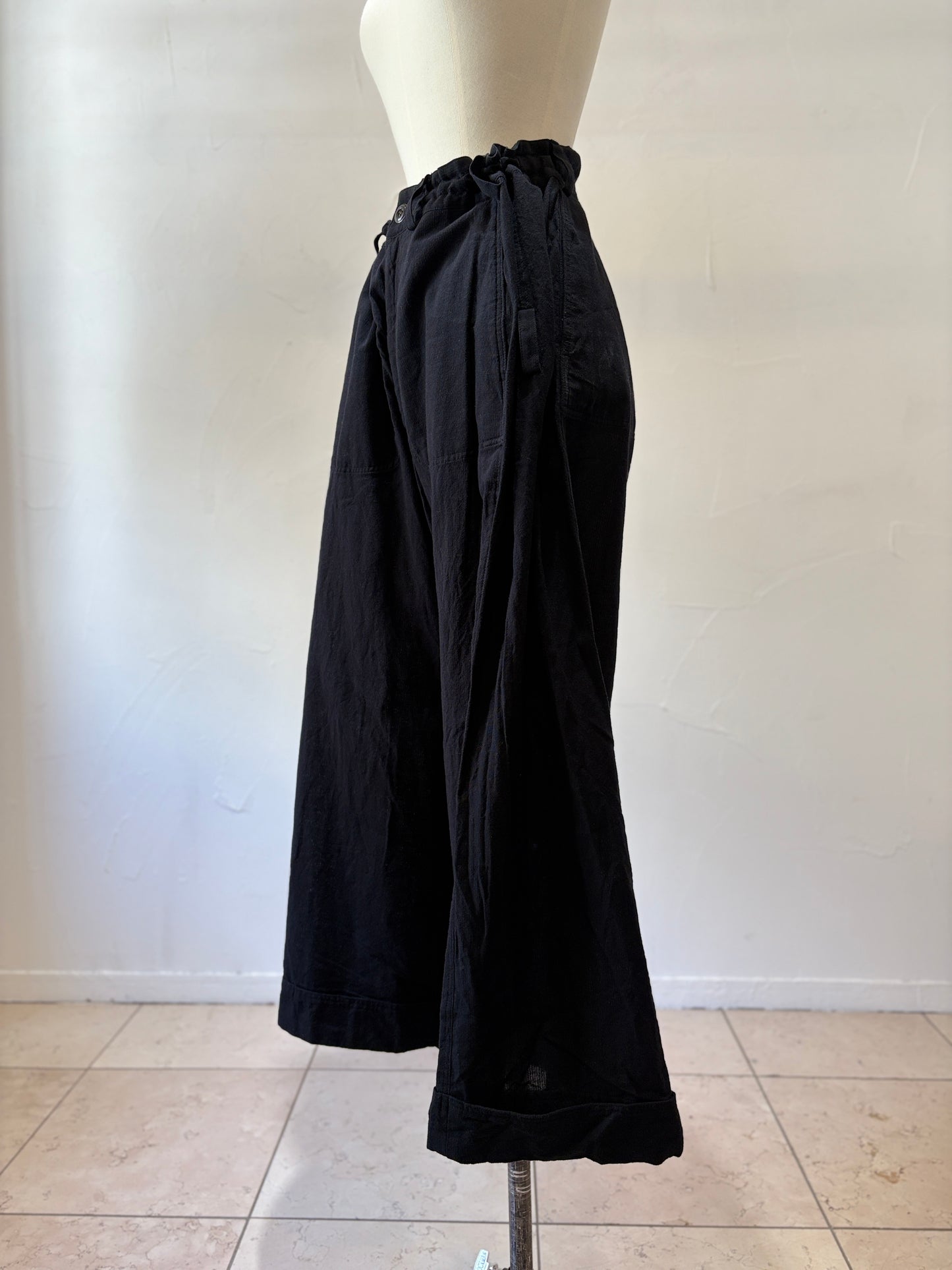 wide pants K704 soft chizimi black