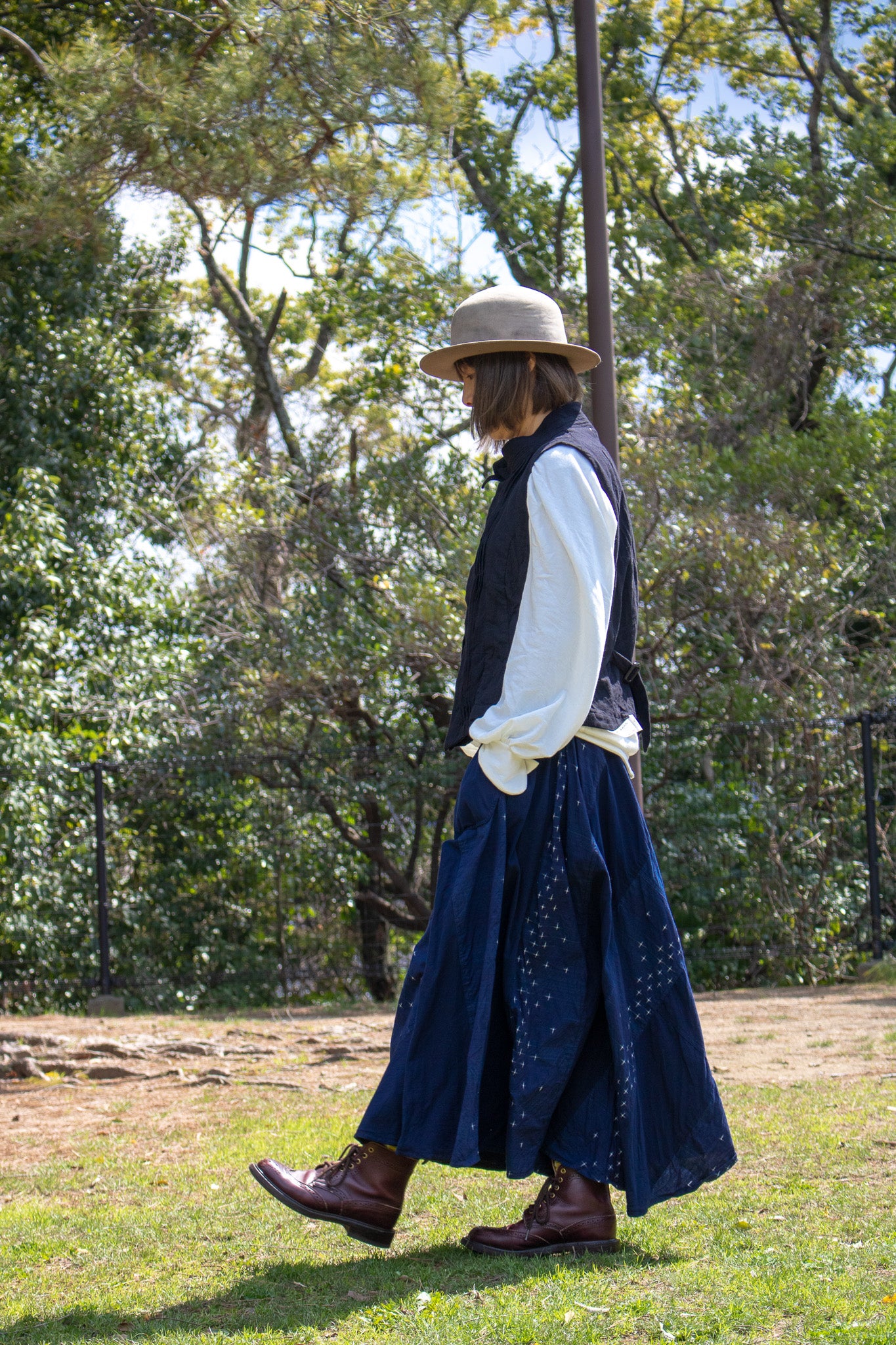sidesaddle skirt K901 SIC navy × hikoboshi ai white