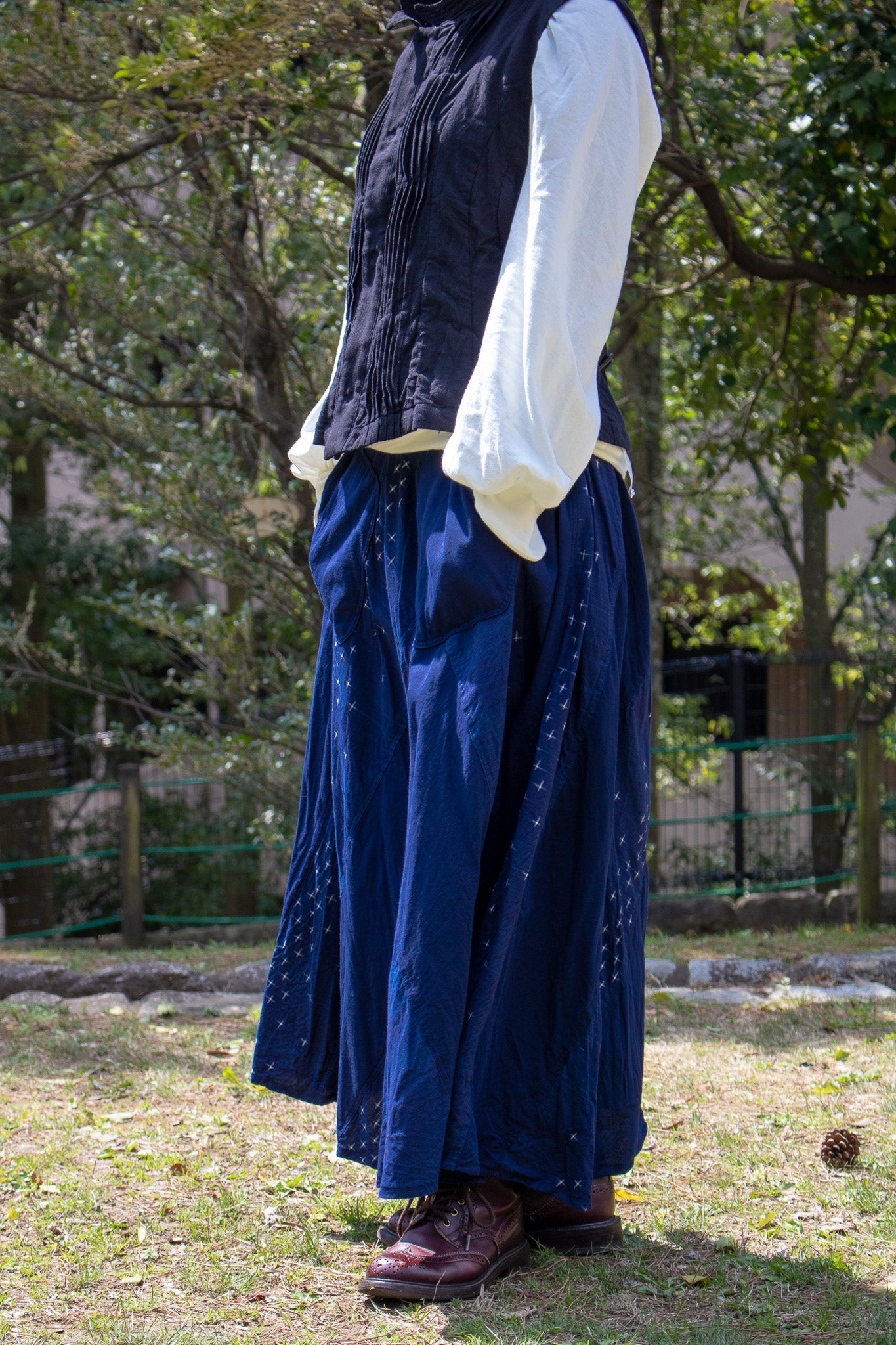 sidesaddle skirt K901 SIC navy × hikoboshi ai white