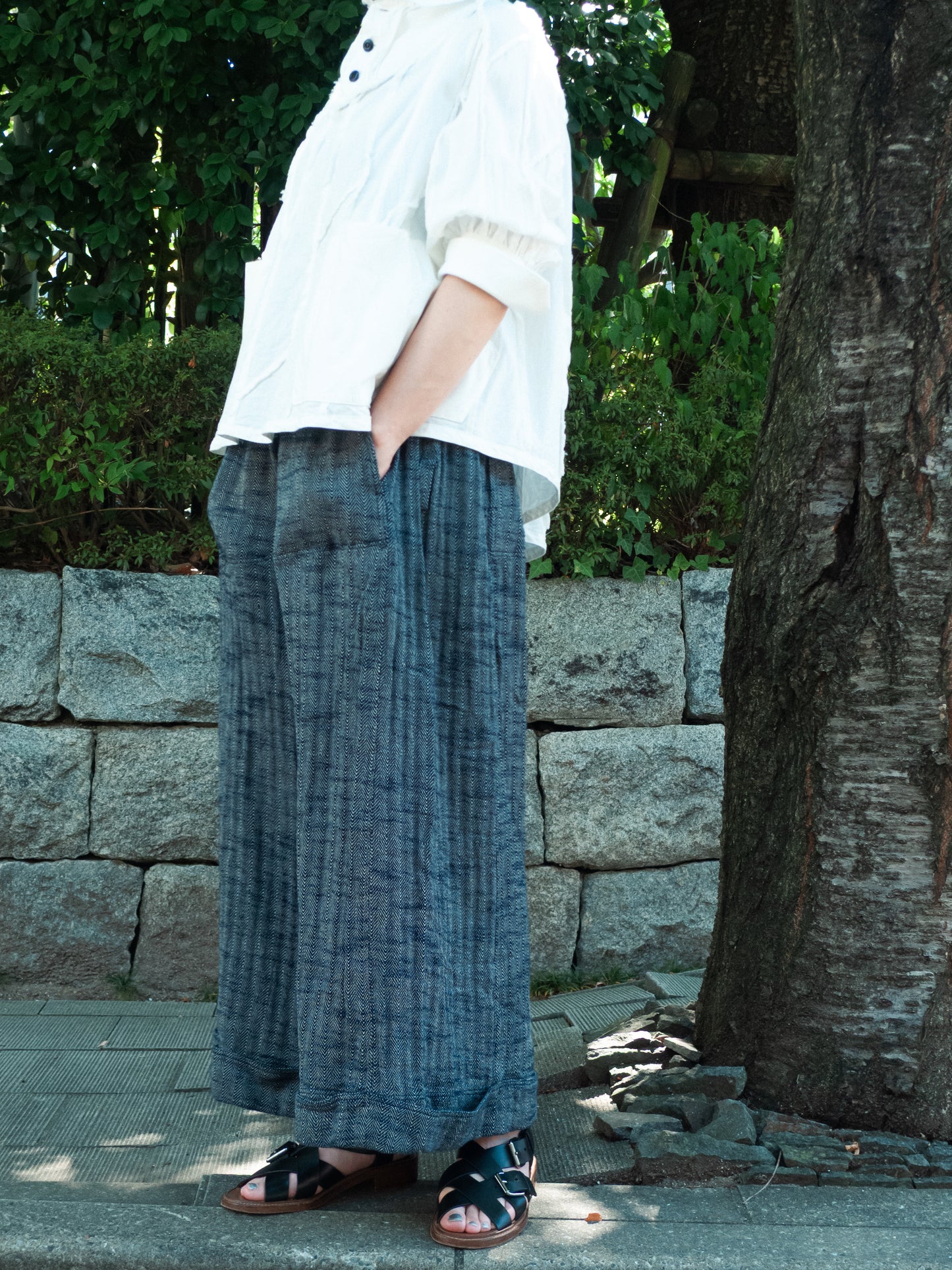 wide pants K704 cotton herringbone navy/kinari