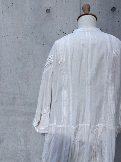 tuck one-piece K209 SIC white