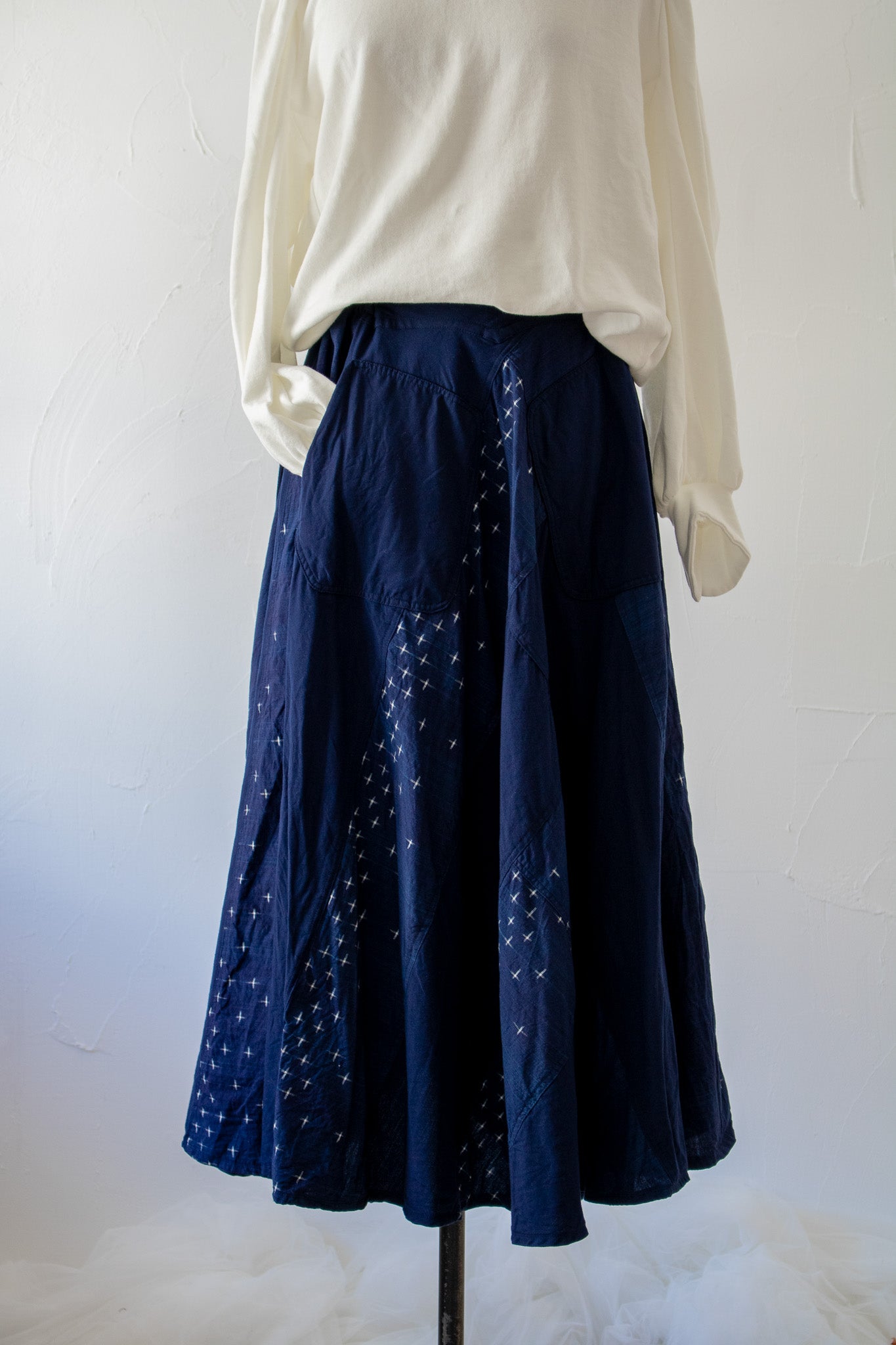 sidesaddle skirt K901 SIC navy × hikoboshi ai white