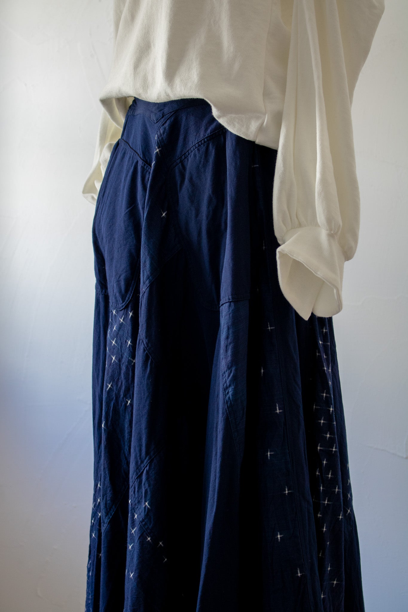 sidesaddle skirt K901 SIC navy × hikoboshi ai white